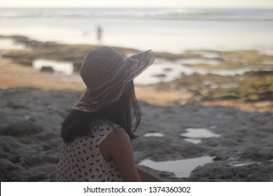 Playing On The Beach Until Sunset Will Never Be Forgotten By Time. The Beautiful Scenery On The Beach And The Sea Makes Me More Calm And Peaceful. Here Too There Are Many Dogs Playing Water On The Beach