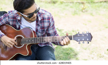Playing perfect riff. 