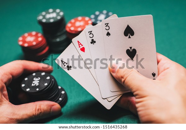 playing 3 card poker at the casino