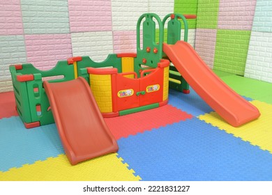 Playpen Double Slide With Basketball Hoop Suitable For Indoor Playground