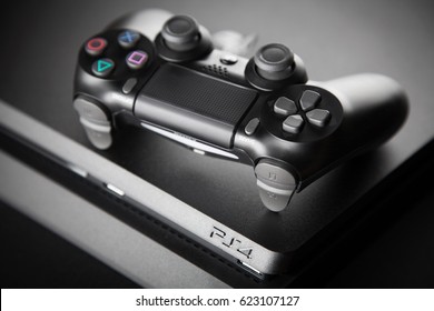 Playstation 4 Gaming Console