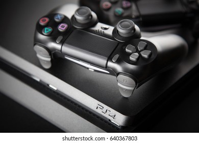 Playstation 4 Gaming Console