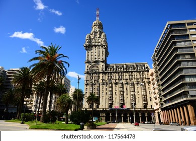 Plaza Independencia In Montevideo