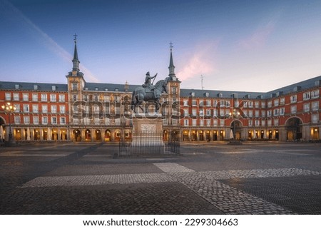 Plaza Mayor at sunrise with King Philip III (Felipe III) statue - Madrid, Spain