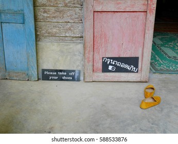 Imagenes Fotos De Stock Y Vectores Sobre Take Off Shoe Sign