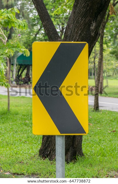 Please turn\
left