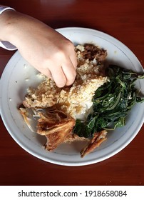 The Pleasure Of Eating Padang Rice By Hand.