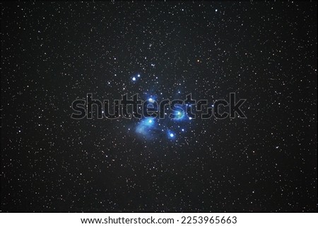 The Pleiades star cluster (Pleiades), an open cluster in Taurus, named M45 in the Messier Catalog. Japanese name is Subaru.
Taken on January 21, 2023 at Maruyachi Lake in Nagano Prefecture, Japan.