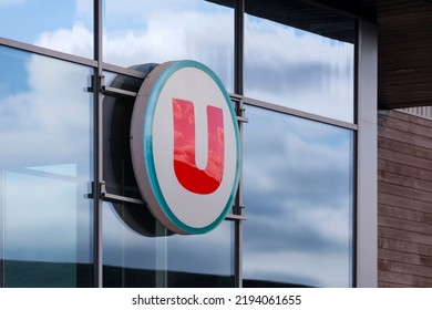 Pleyber-Christ, France - August, 24 2022: Sign Of Super U, A Retail Place Of Système U, A Cooperative Of French Mass-market Retailers (the Sixth-largest Food Retailer In France).