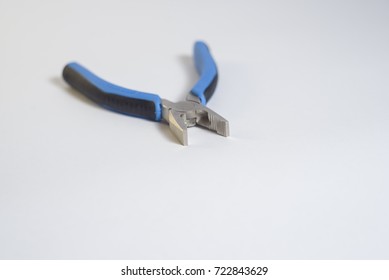 bull nose pliers