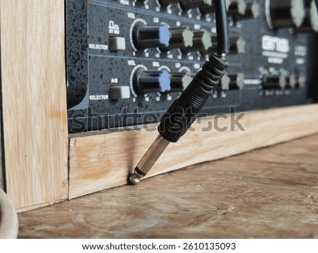 Plug in the speaker tool cable with some advanced settings