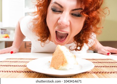 eating Fat pie girl