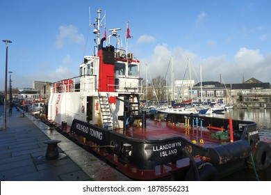 Plymouth England December 2020. The Tug Boat LLaddwyn Island From Holyhead Moored Alongside The Quay In Sutton Harbour.  No People, Blue Sky