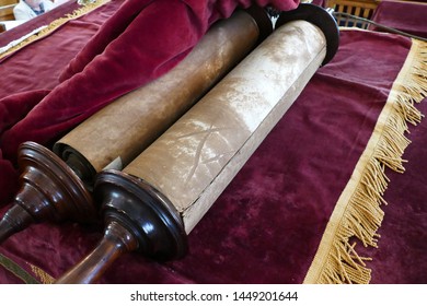 Plymouth England. Torah Scroll On Red Velvet Gold Fringed Cloth, Exposed But Furled. In Plymouth's Orthodox Synagogue. Oldest Ashkenazi  Synagogue In Regular Use In English Speaking World.