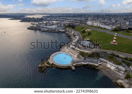 Plymouth Hoe, Smeaton's Tower, Tinside Lido, Plymouth, Devon Aerial Panoramic Photo Foto stock © 
