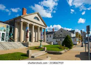 PLYMOUTH, MA, USA - NOV. 5, 2021: Pilgrim Hall Museum At 75 Court Street In Historic Town Center Of Plymouth, Massachusetts MA, USA. 