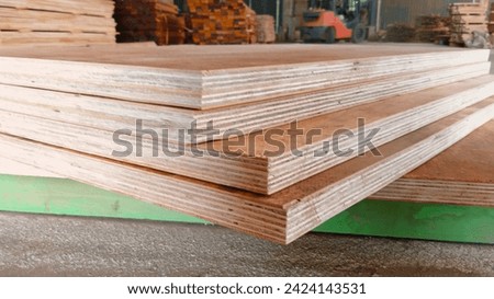 Plywood with a thickness of 2.8 cm is usually used as a container floor