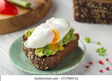 Poached Egg On Wholemeal Brown Toast With Dip Avocado  