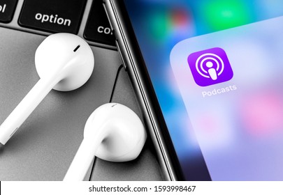 Podcasts Icon App On The Screen Apple IPhone And Earpods Headphones. Apple Inc. Is An American Multinational Technology Company. Moscow, Russia - April 10, 2019