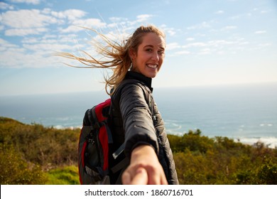 女性 海 後ろ姿 の画像 写真素材 ベクター画像 Shutterstock