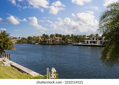 point of view of the sunrise key neighborhood in Fort Lauderdale, you can see the Rio Barcelona canal, modern and luxury houses, blue sky boats and tropical climate - Shutterstock ID 2232119221