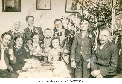 POLAND, CIRCA FORTIES - Vintage Photo Of Family Enjoying Christmas Meal