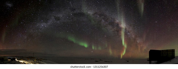 Polar Night In Antartica, Aurora