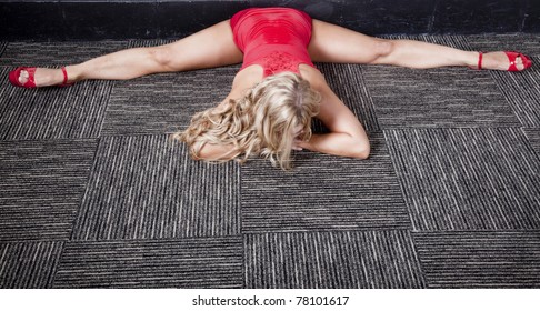pole dancer stretching