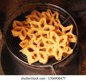 "Polgahawela,Sri Lanka-April 12 of 2019:Making of Sri Lankan cookies or rosette cookies (Kokis) at a village house which is crispy and sugar free Sri Lankan food made from rice flour and coconut milk"
