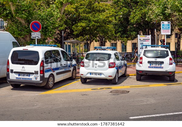 Police car in the city of Cannes - City of CANNES,\
FRANCE - JULY 12, 2020