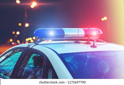 Polizeiwagen auf der Straße, Nahaufnahme