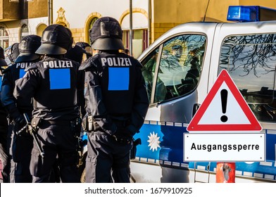 Police Curfew Warning Sign In German