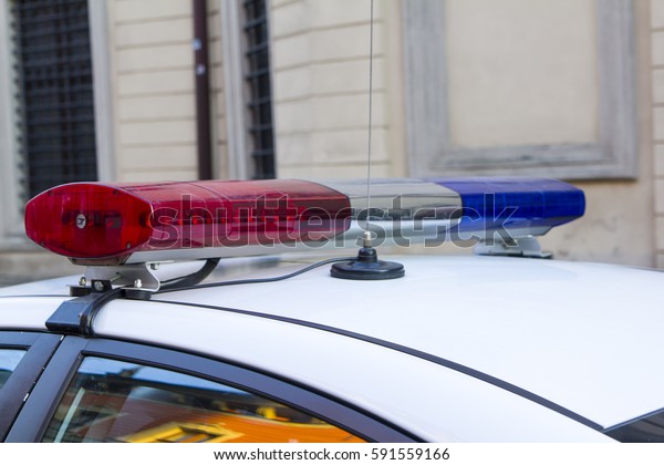 police light and\
siren on the car in the\
street