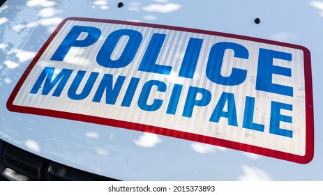 police municipale car hood means in french Municipal police vehicle with sign logo text