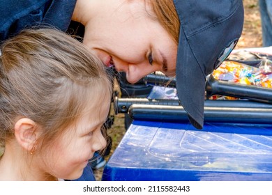  The  Police Officer Talking To An  Child. The Cop Helps The Girl. The Concept Police Loves Children.Vinnytsia, Ukraine. 22.10.2018.