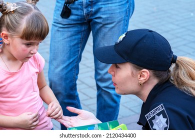  The  Police Officer Talking To An Upset Child. The Cop Helps The Girl. The Concept Police Loves Children. Vinnytsia, Ukraine. 22.10.2018