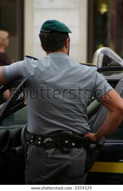 policeman in\
rome