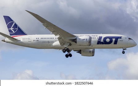 Lot Polish Airlines Boeing 787 DREAMLINER SP-LRD (April 2017, Warsaw/Poland) 