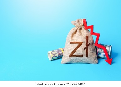 Polish Zloty Money Bag And Arrow Down. Falling Economy. Drop In Profits. Decrease In Interest Rate Deposit Rate. Inflation. Low Real Incomes, Economic Depression.