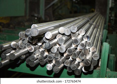 Polished Titanium And Aluminum Rods And Pipes