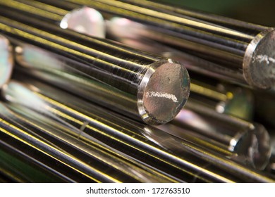 Polished Titanium And Aluminum Rods And Pipes