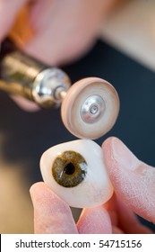 Polishing Of An Artificial Glass Eye