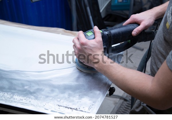 Polishing the car body.Car body repair.\
Preparation for painting car\
parts.