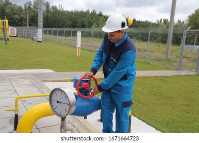  Poltava Region. Ukraine - 06/26/2018. A Worker At The Pumping Station Rotates The Gas Line Valve Control Wheel.