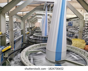 polypropylene plastic woven fabric making circular loom machine in operation 