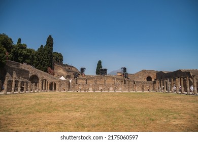 Pompeii, Italy. Ancient City. The Quadriportic Of The Pompeii Art Theatre. Walks In The Historical Places Of Europe