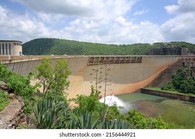 Pongolapoort Dam Jozini Dam Creating Lake Stock Photo 2156444921 ...