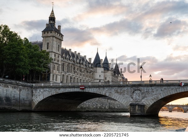 Pont au Change\
bridge over river Seine in Paris, France, connecting the Ile de la\
Cite from the Palace of Justice and the Conciergerie, to the Right\
Bank, at the Place du\
Chatelet