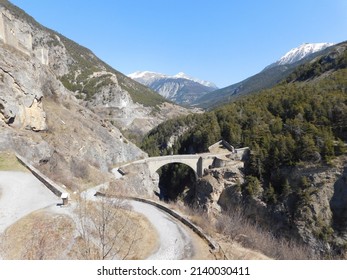 Pont D'Asfeld Is A Bridge In Briançon And Has An Elevation Of 1,271 Metres. Pont D'Asfeld Is Situated Nearby To Chapelle Des Pénitents Noirs De Briançon, And Close To Couvent Des Récollets De Briançon