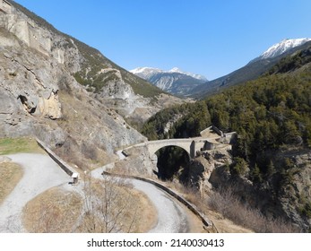 Pont D'Asfeld Is A Bridge In Briançon And Has An Elevation Of 1,271 Metres. Pont D'Asfeld Is Situated Nearby To Chapelle Des Pénitents Noirs De Briançon, And Close To Couvent Des Récollets De Briançon